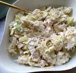 Салат с ананасом, курицей и пекинской капустой.webp